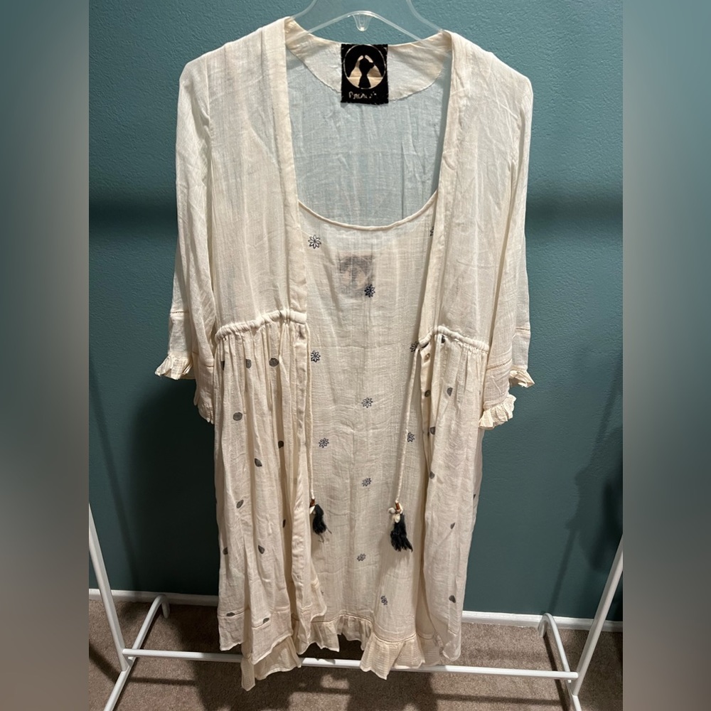 Lovely two piece dress with duster- Fits Size 8-10